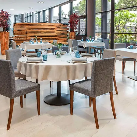 Nh Отель Хихон